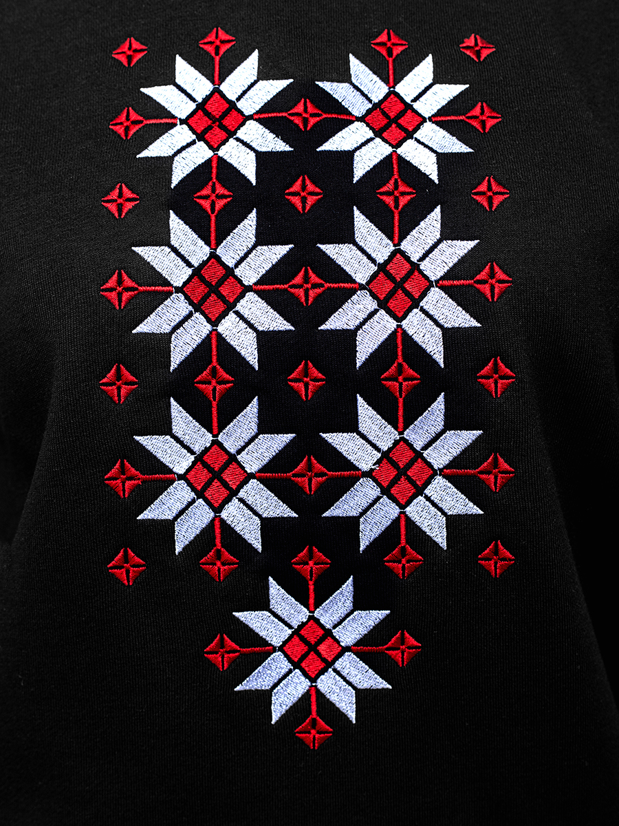 Свитшот женский черный прямого кроя с красно-белой вышивкой "Жыццё" 