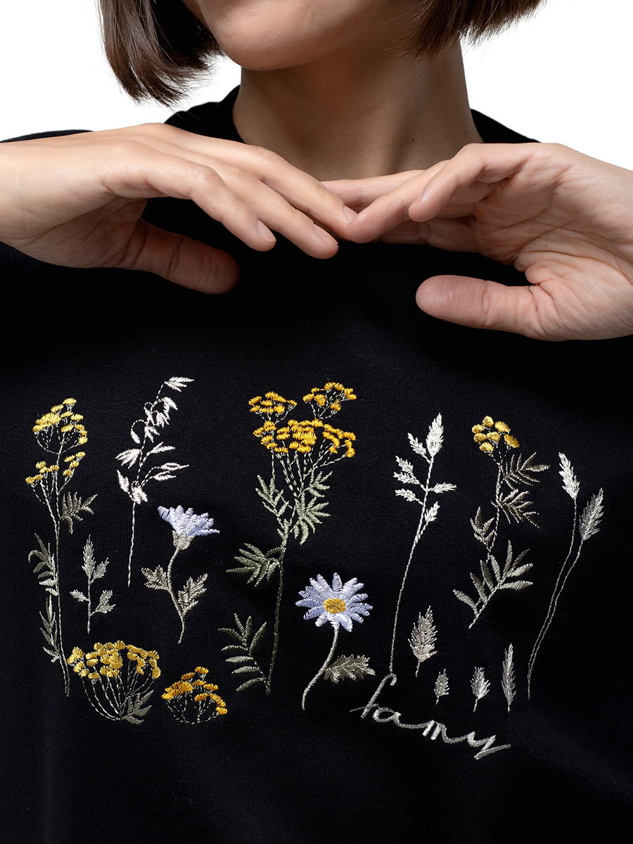 Женский свитшот черный прямого кроя с вышивкой "Солнечное настроение"