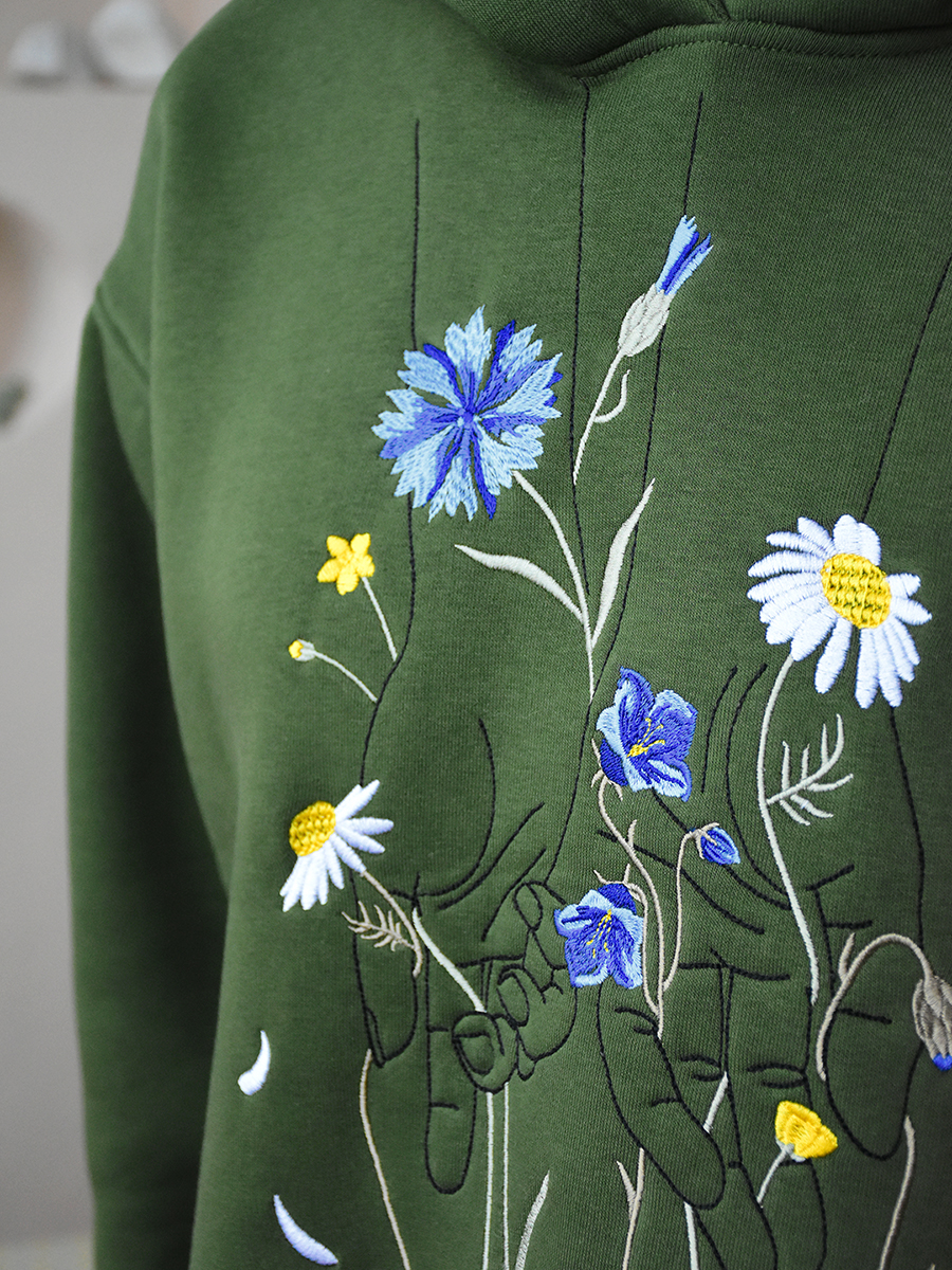 Худи оверсайз темно-зеленое с вышивкой "Полевые цветы"
