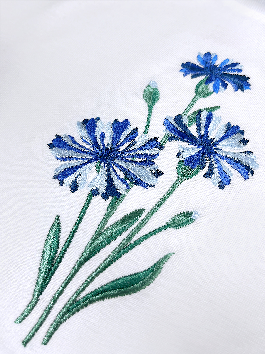 Детская футболка белая с вышивкой "Василек"