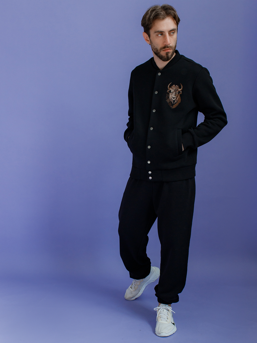 Бомбер мужской черный с вышивкой "Бизон"