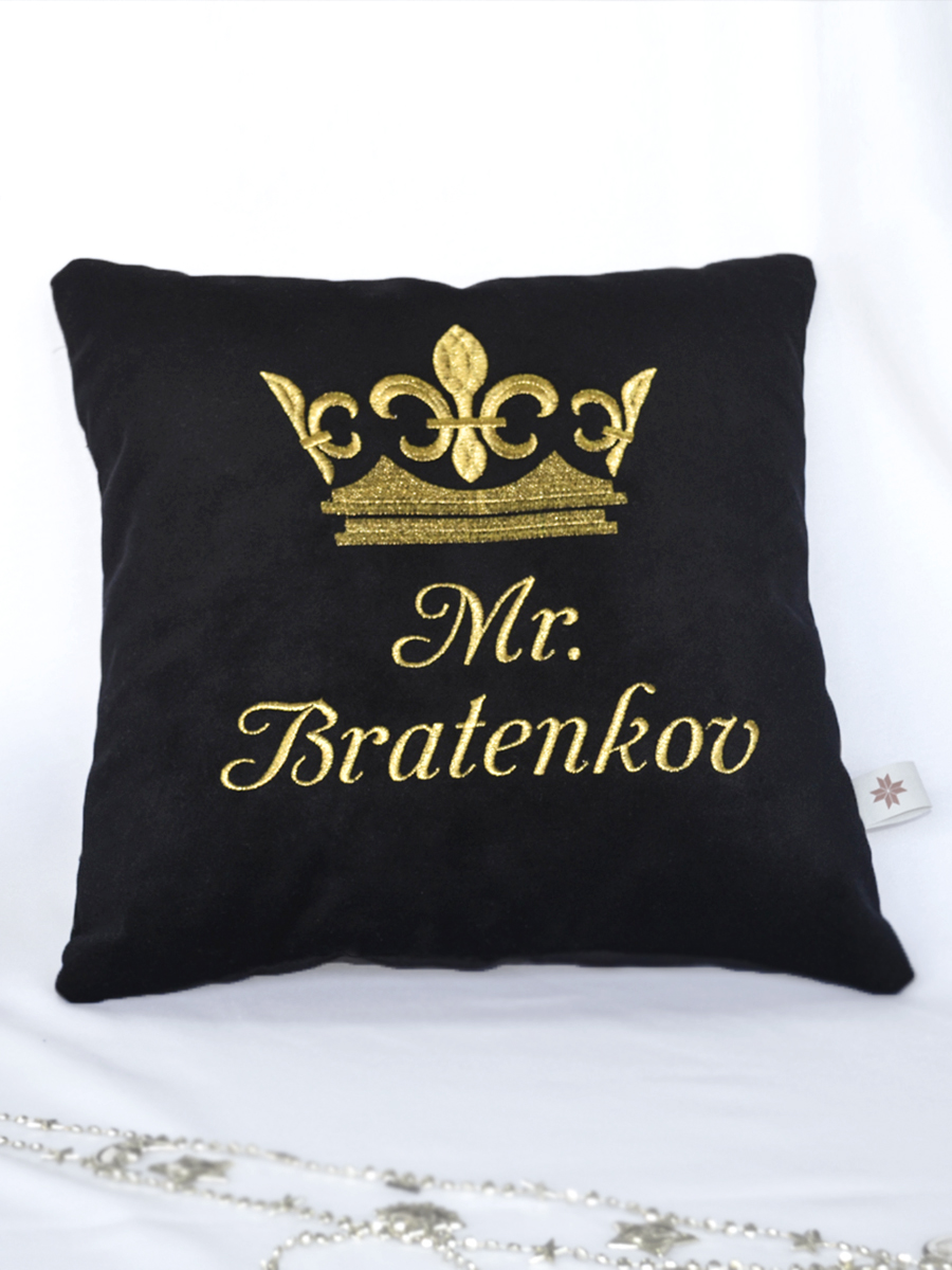 Подушка черная с именной вышивкой, 40х40 см