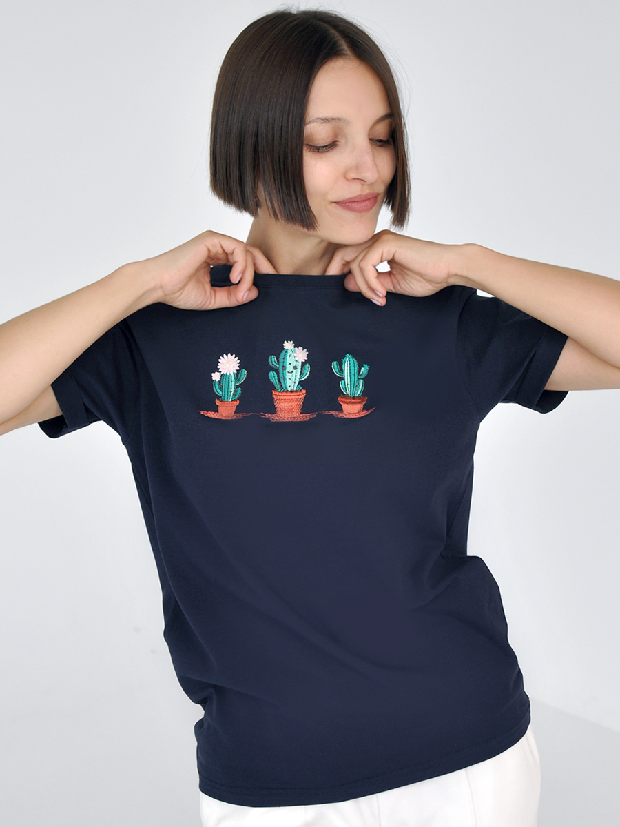 Женская темно-синяя футболка оверсайз с вышивкой "Кактусы"