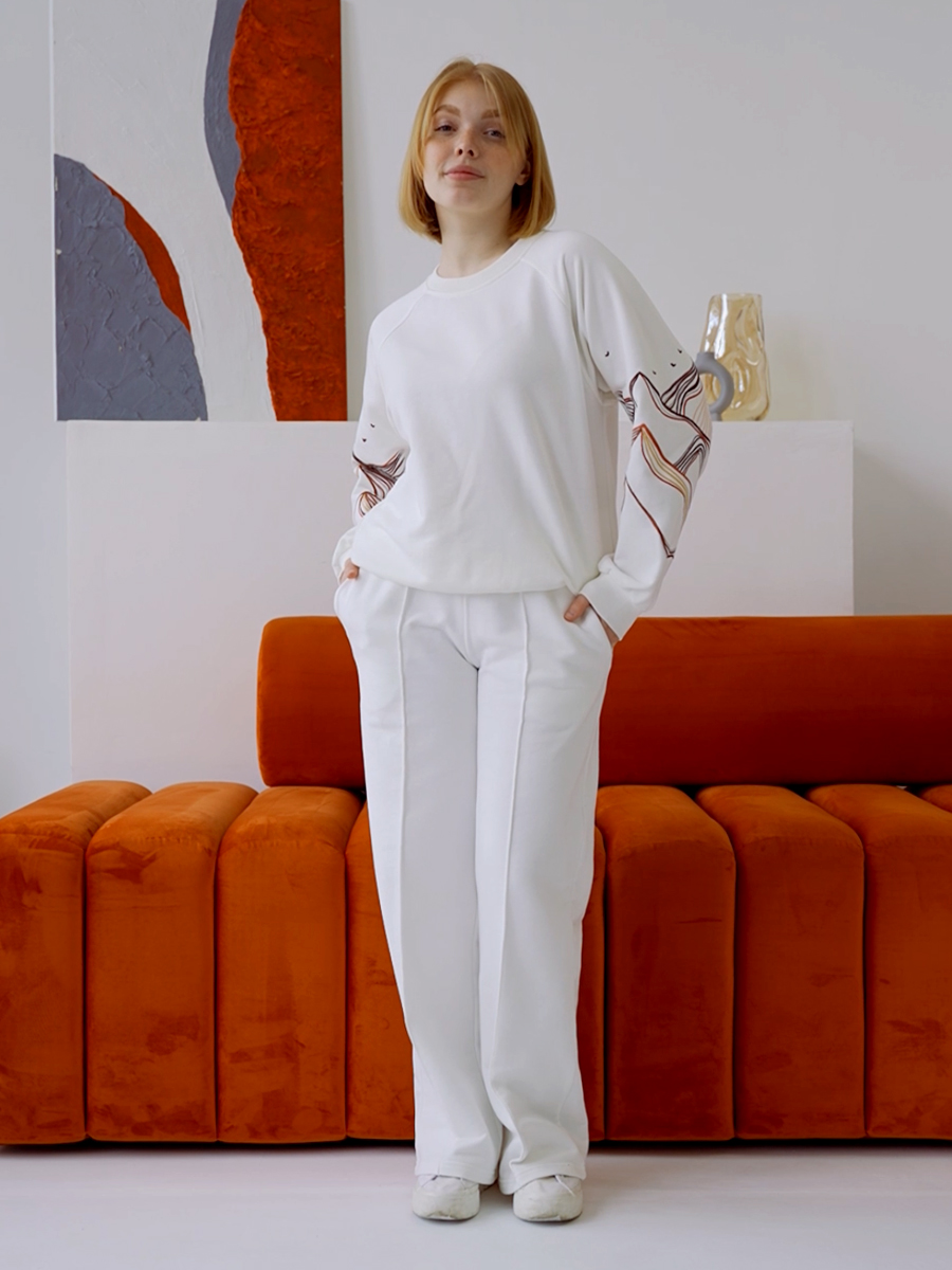 Женский свитшот реглан молочный с вышивкой "Горы"