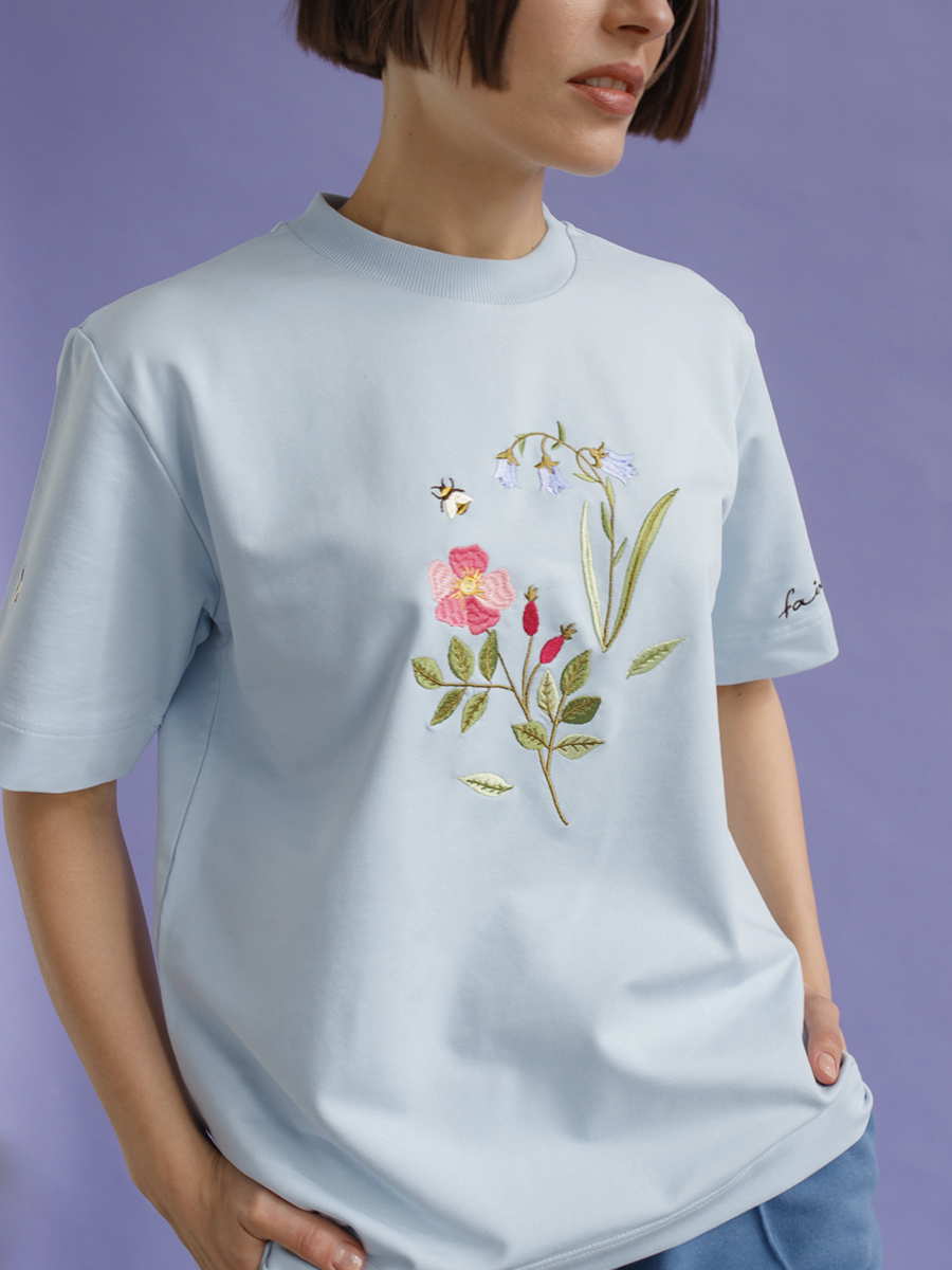 Серо-голубая футболка оверсайз (плотная) с вышивкой «Шиповник»