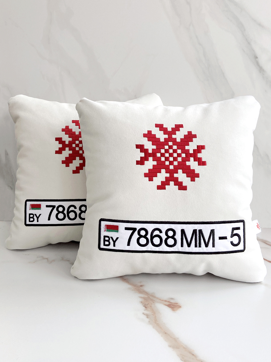 Комплект подушек молочного цвета с орнаментом, 33х33 см