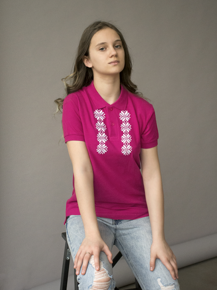 Детская футболка-поло малиновая с белой вышивкой "Хараство"