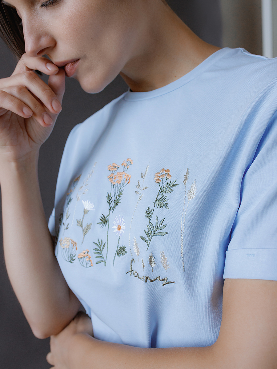 Женская футболка голубая  оверсайз с вышивкой "Солнечное настроение"