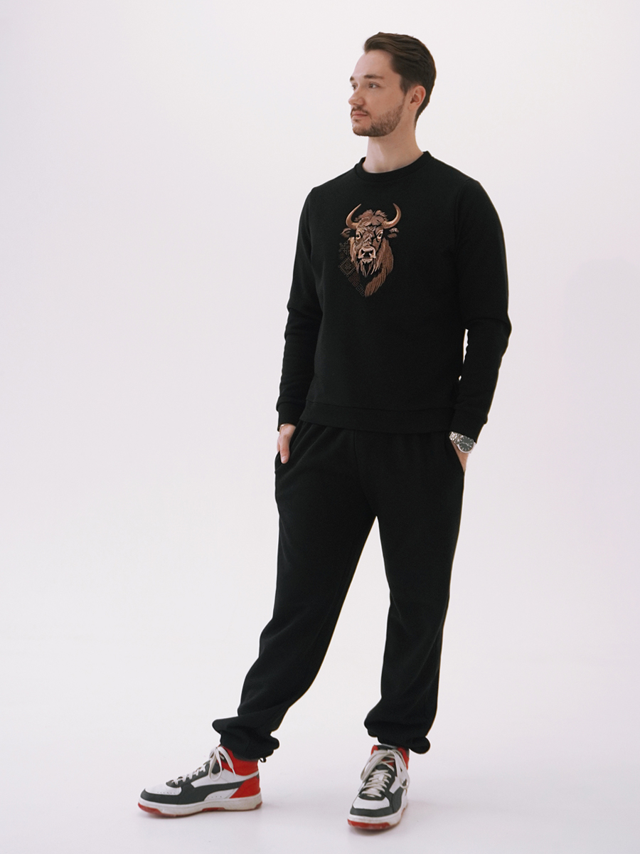 Свитшот мужской черный с вышивкой "Бизон"