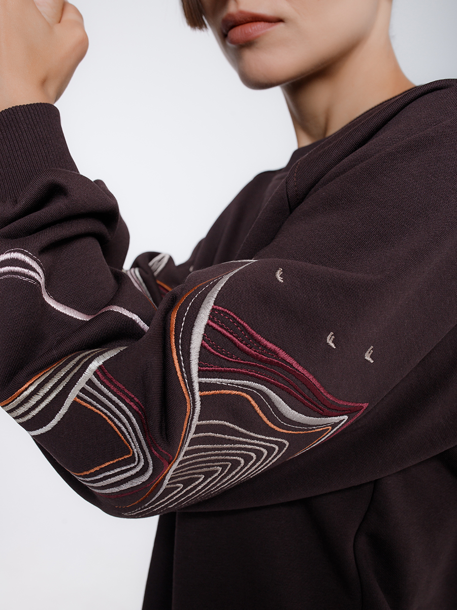 Женский свитшот реглан цвета горький шоколад с вышивкой "Горы"