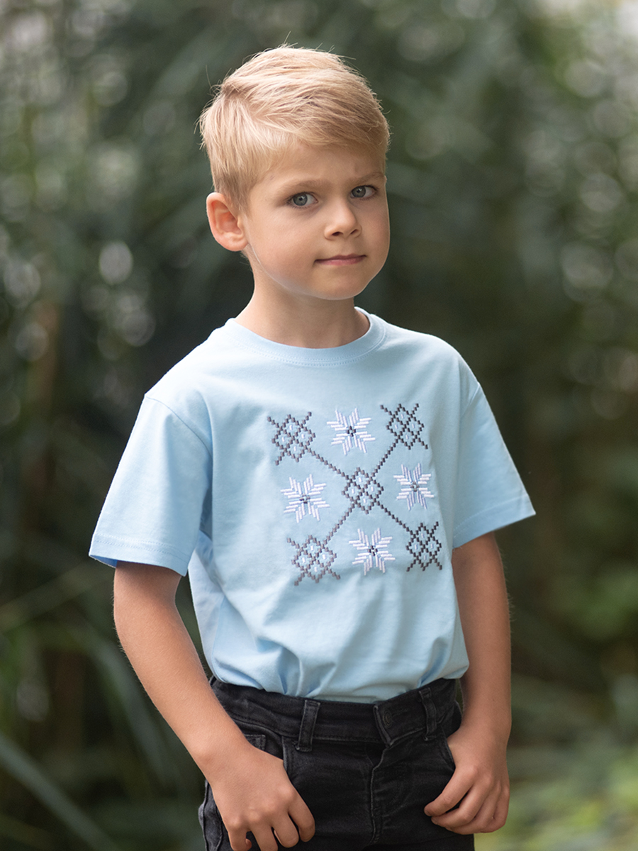Детская футболка голубая с бело-серой вышивкой "Спарыш" 