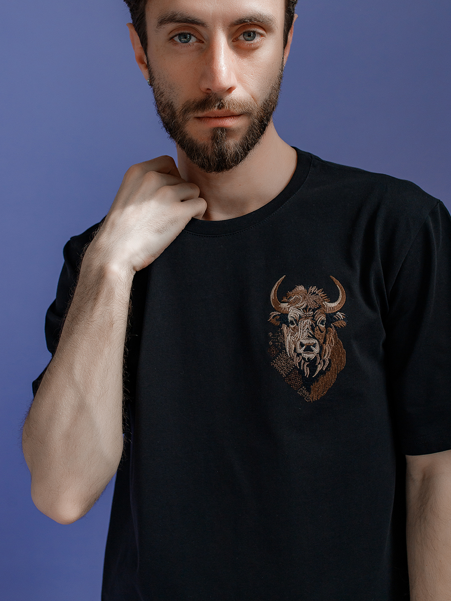 Черная футболка мужская плотная с вышивкой "Бизон"