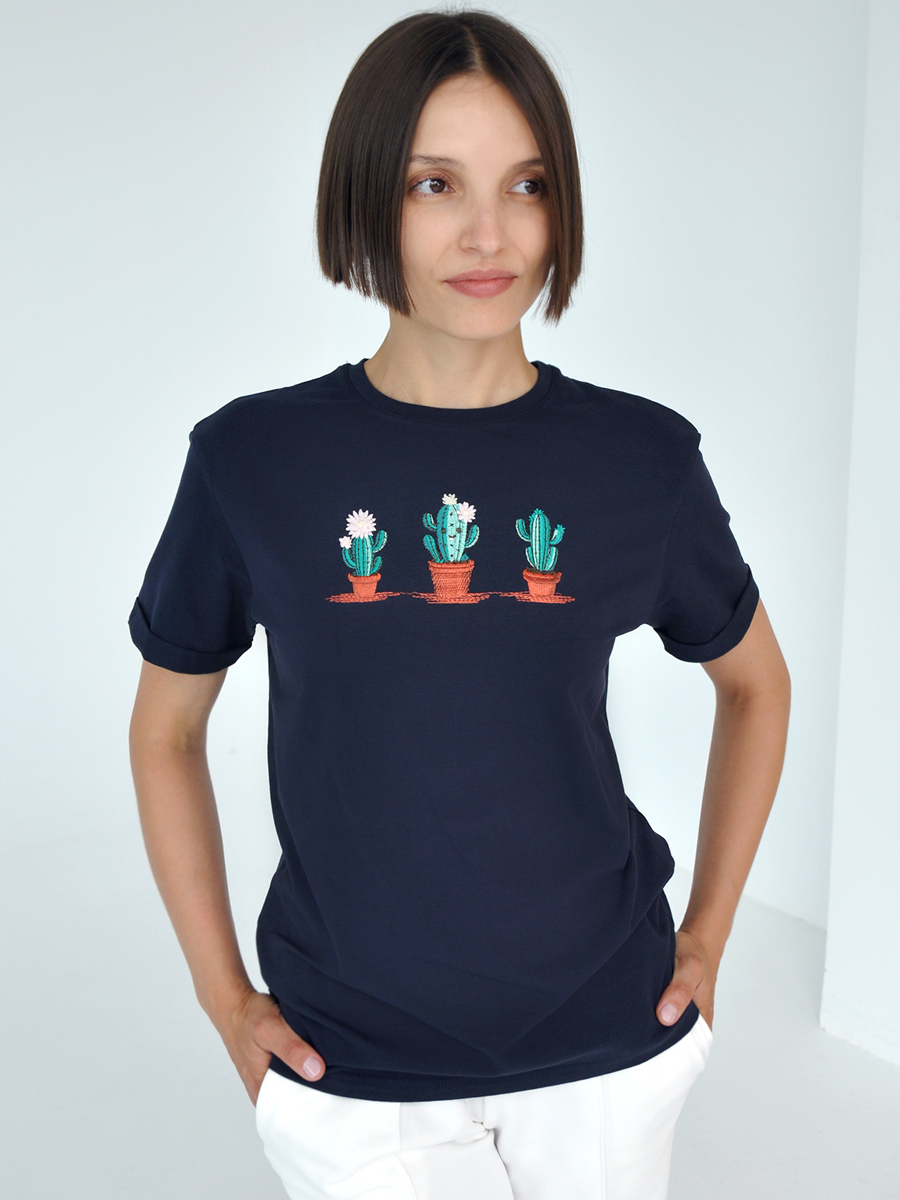Женская темно-синяя футболка оверсайз с вышивкой "Кактусы"