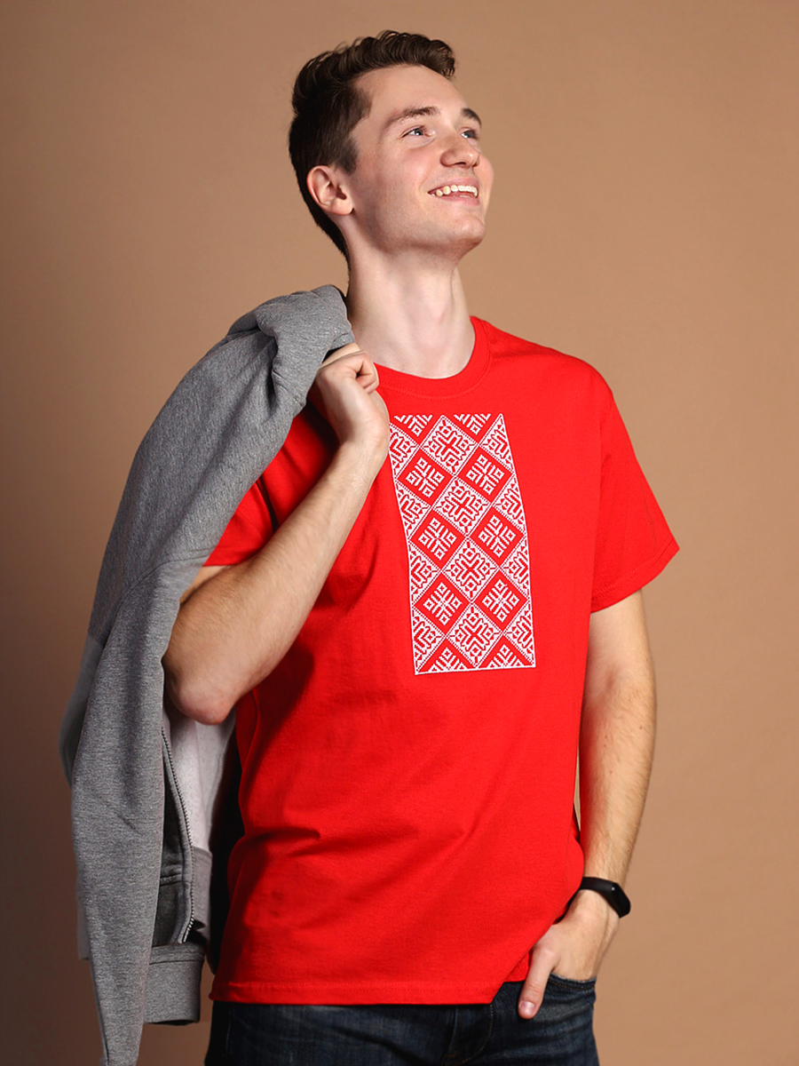 Мужская футболка красная с белой вышивкой "Прыяднанне" 