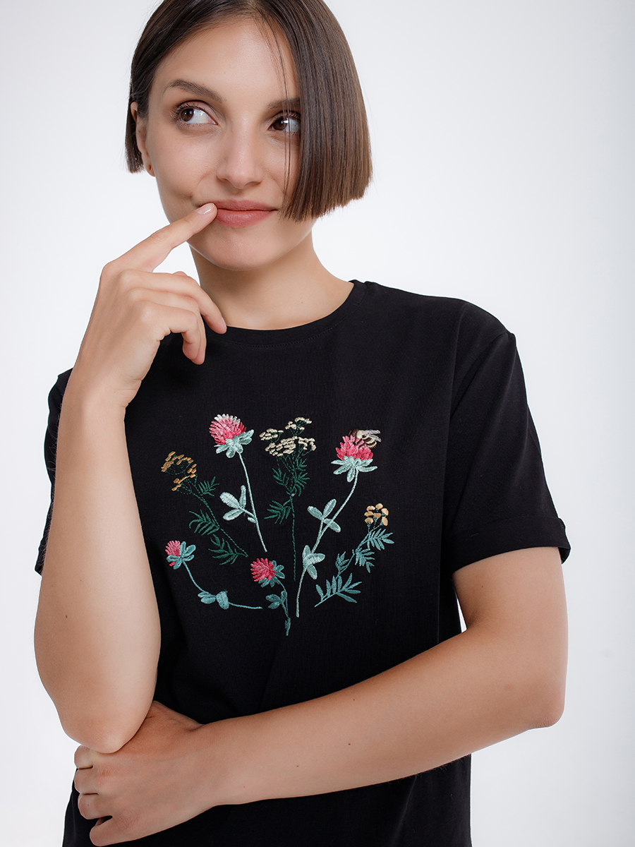 Женская футболка черная оверсайз с вышивкой "Клевер"