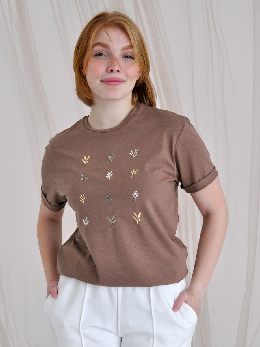 Женская футболка цвета капучино оверсайз с вышивкой "Листопад"