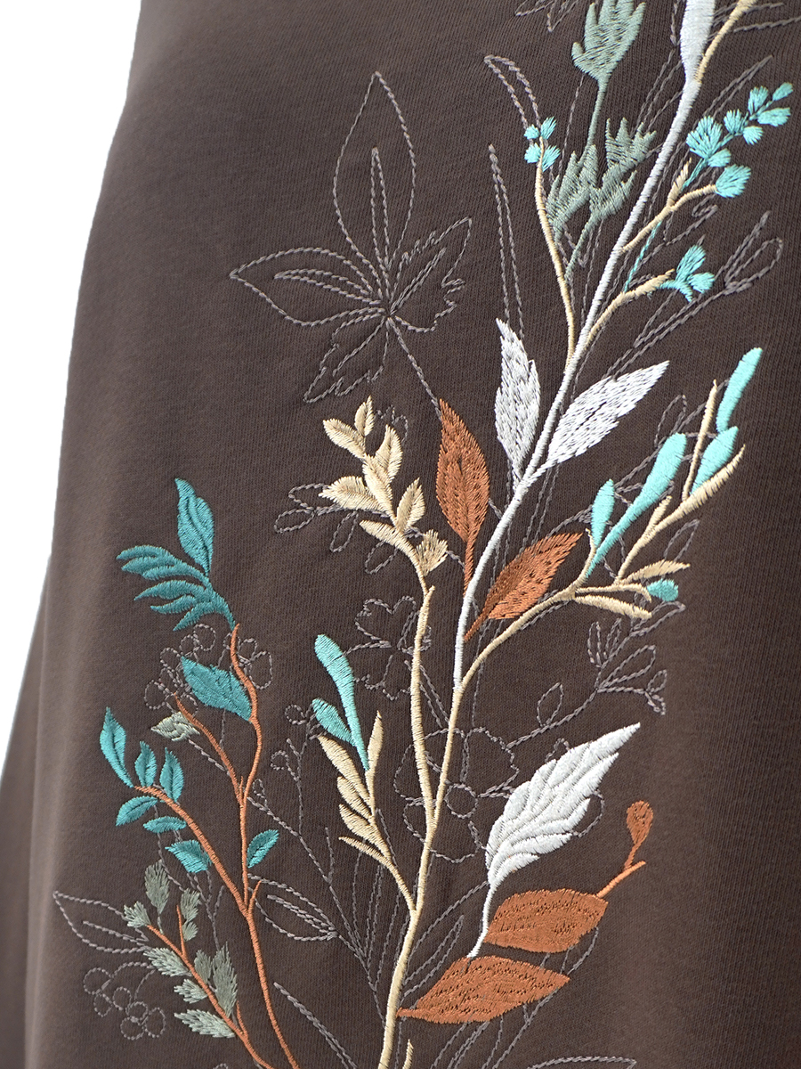 Платье шоколадного цвета с вышивкой "Танец листвы"