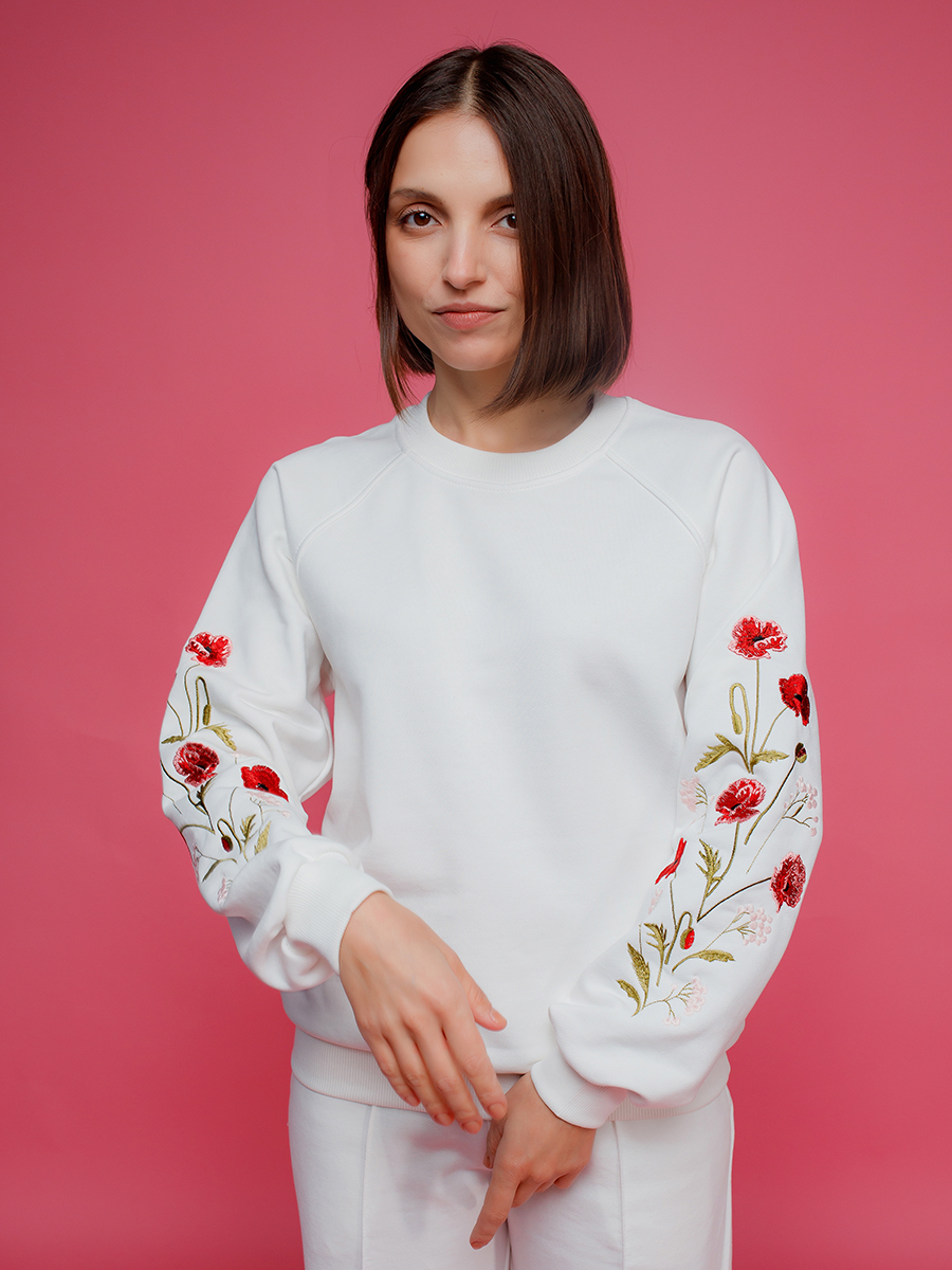 Женский свитшот реглан молочного цвета с вышивкой "Жестокий романс" 