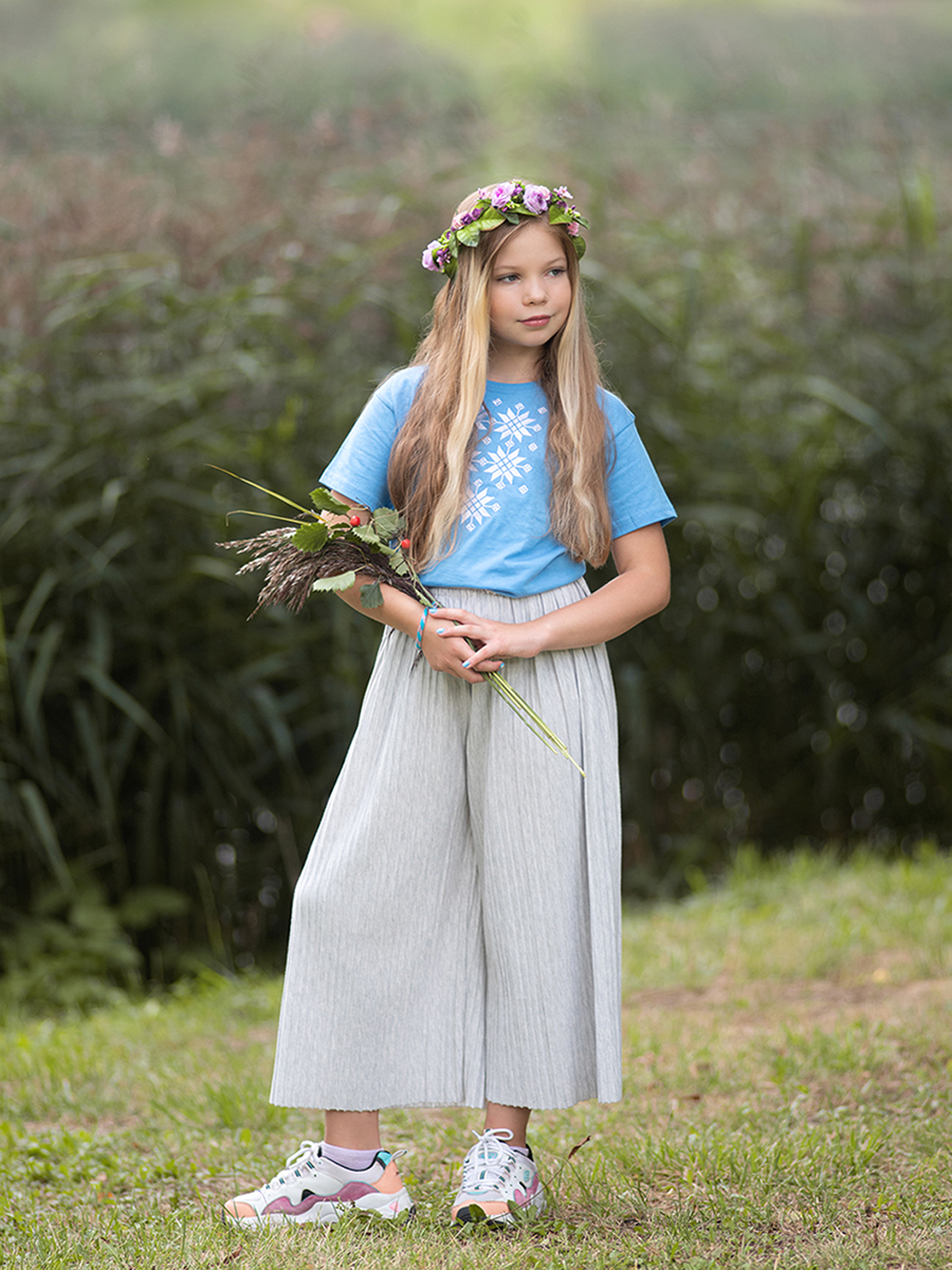 Детская футболка азур с белой вышивкой "Жыццё" 