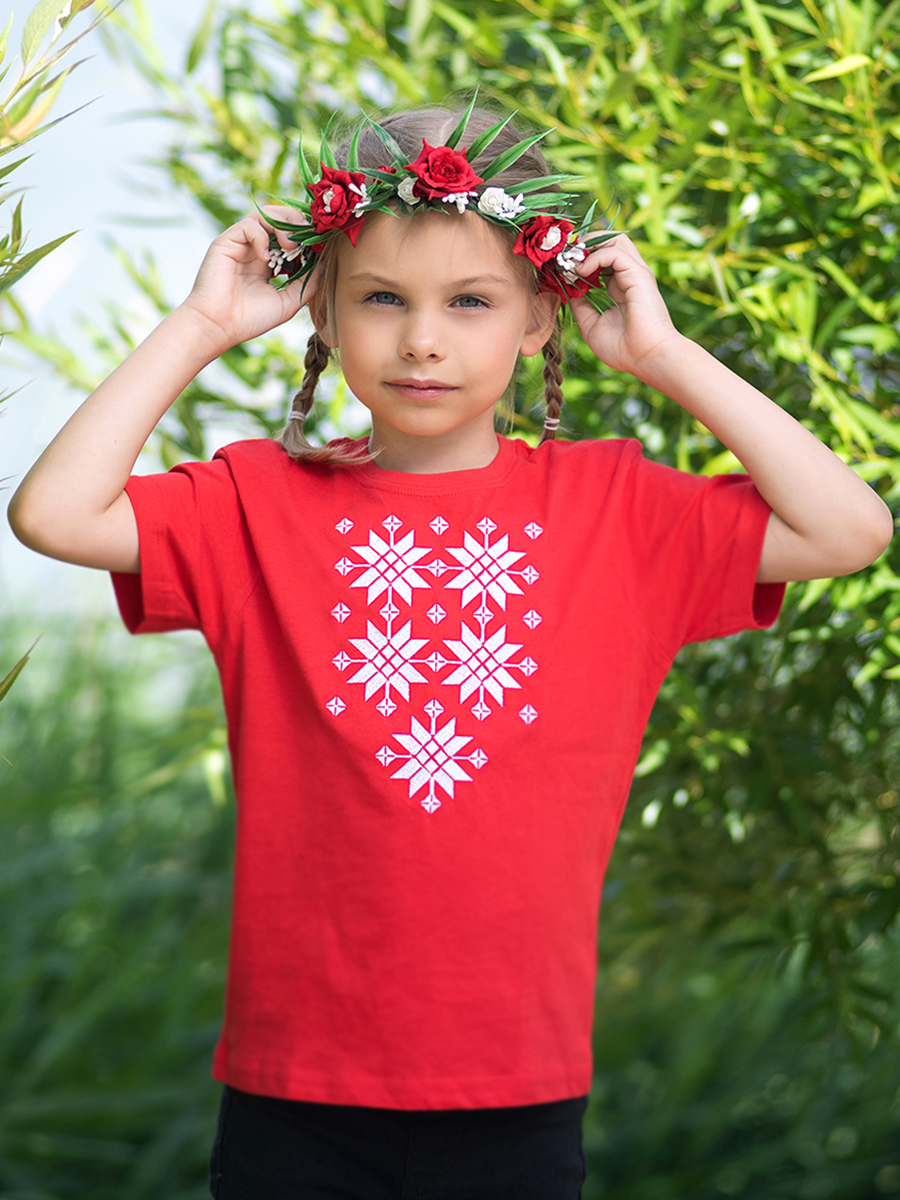 Детская футболка красная с белой вышивкой "Жыццё" 