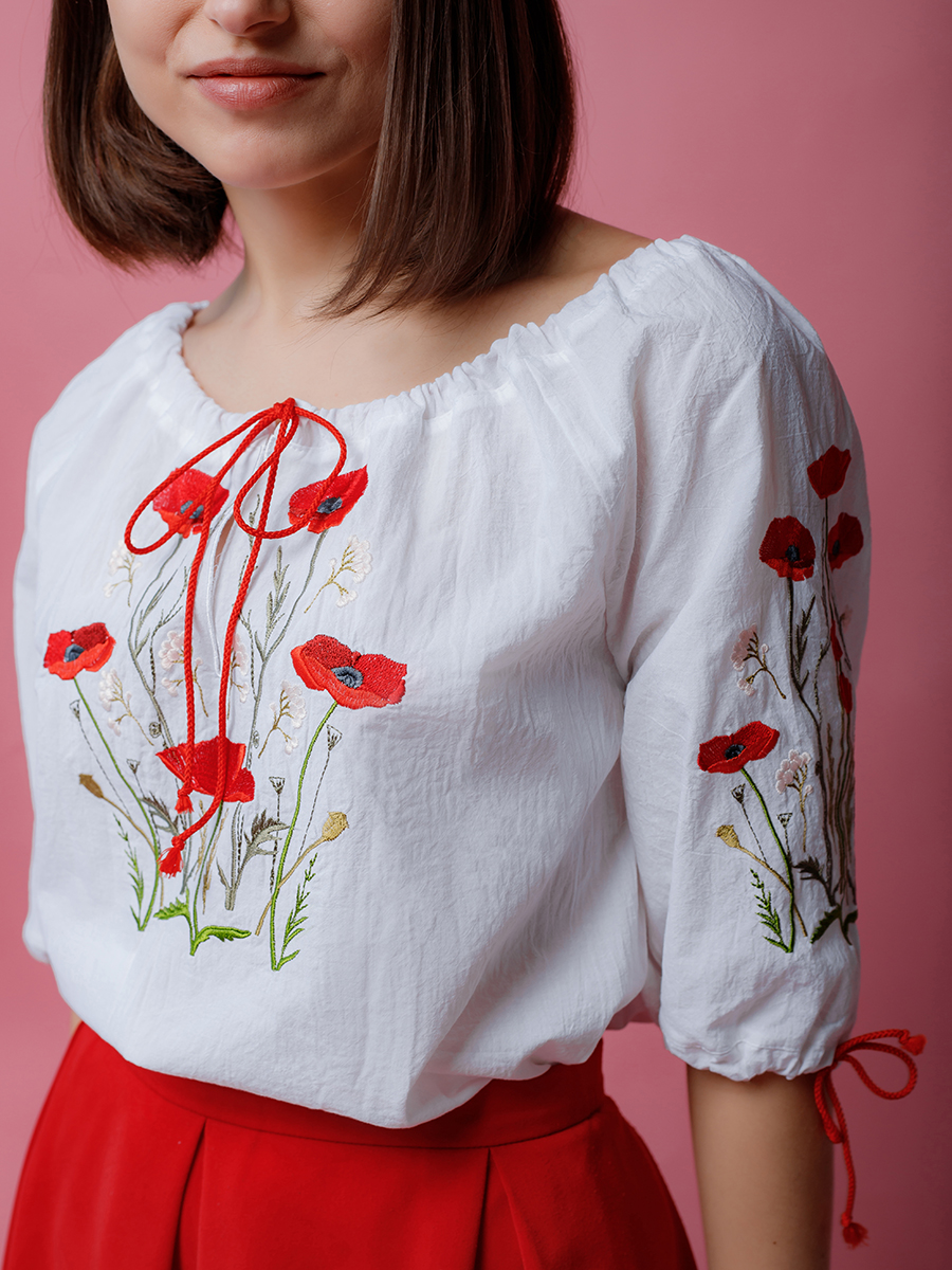 Белая блузка с  вышивкой "Маковый ансамбль"