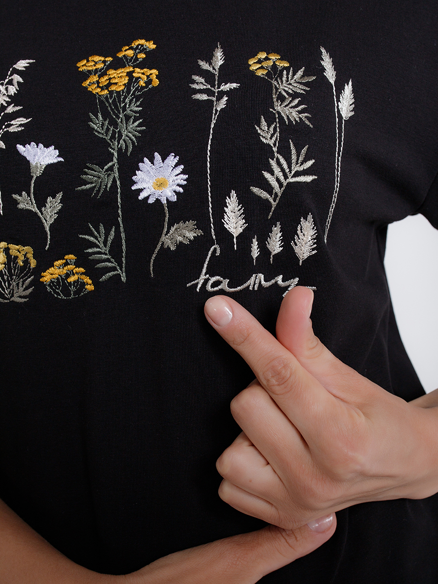 Женская футболка черная оверсайз с вышивкой "Солнечное настроение"