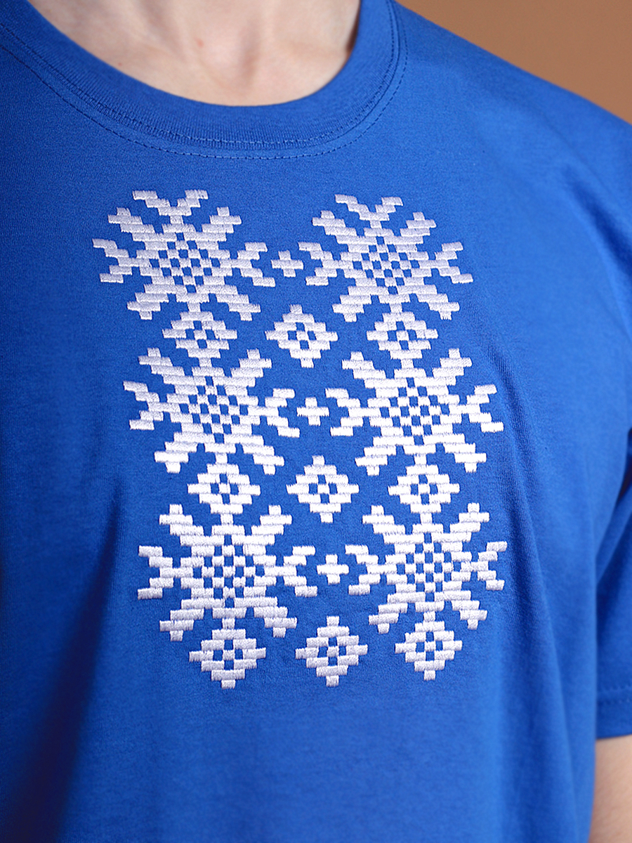 Мужская футболка васильковая с белой вышивкой "Ярыла" 