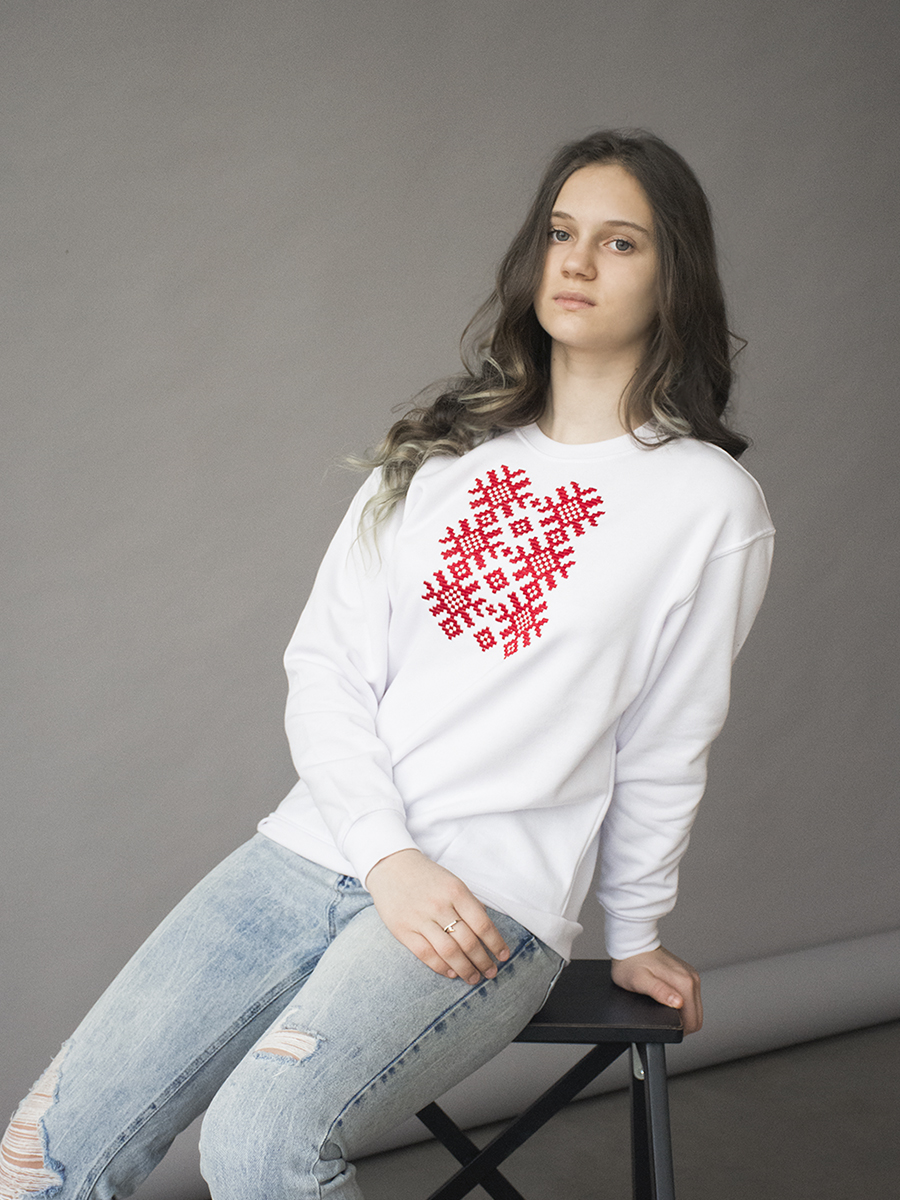 Подростковый белый свитшот с красной вышивкой "Ярыла"
