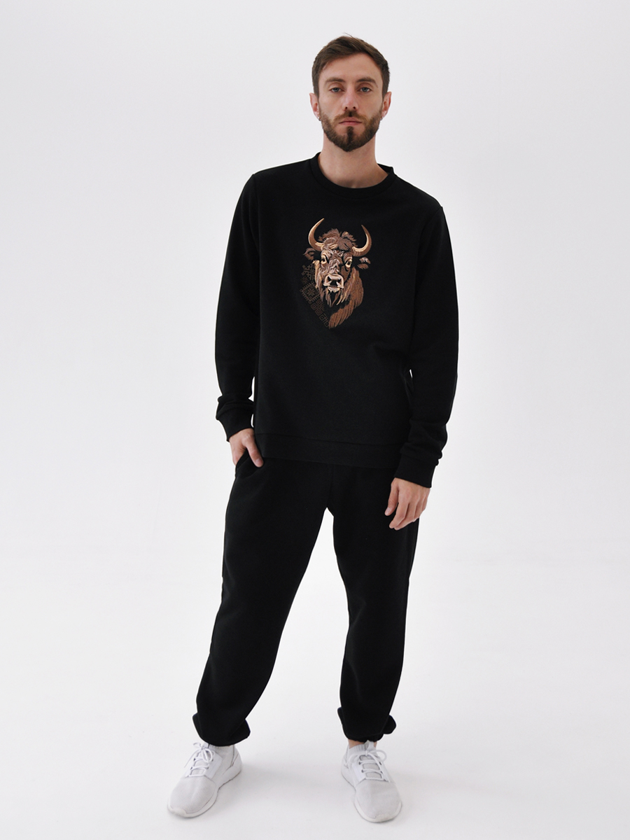 Свитшот мужской черный с вышивкой "Бизон"
