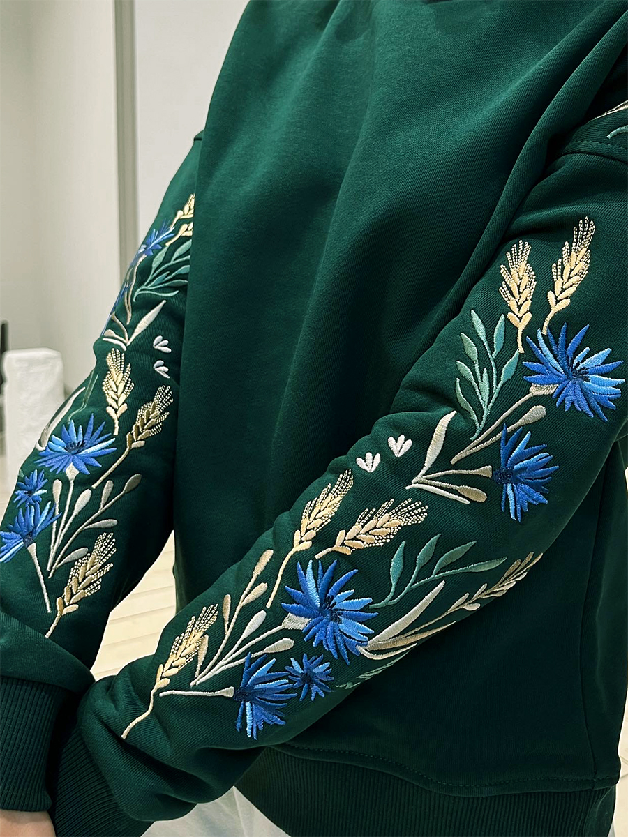 Женский свитшот изумрудный с вышивкой "Валошкі ў каласах"