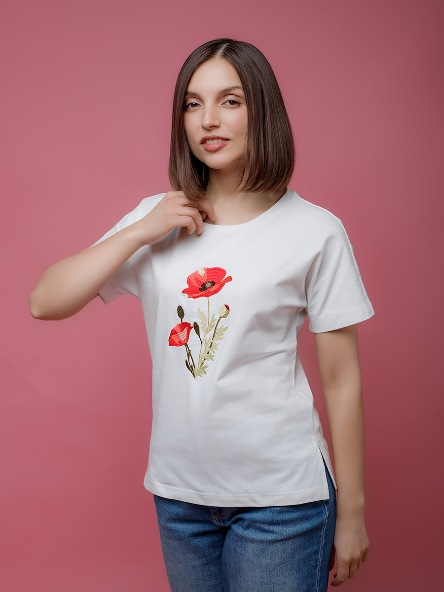 Женская молочная футболка со спущенным плечом с вышивкой "Маки"