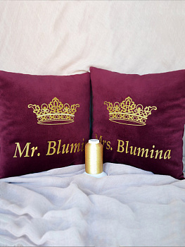 Комплект бордовых подушек с именной вышивкой, 33x33 см