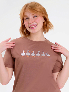 Женская  футболка цвета капучино оверсайз с вышивкой "Гуси"