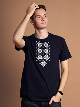 Мужская футболка темно-синяя с белой вышивкой "Жыццё"