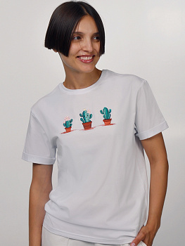 Женская белая футболка оверсайз с вышивкой "Кактусы"
