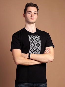 Мужская футболка черная с белой вышивкой "Прыяднанне" 