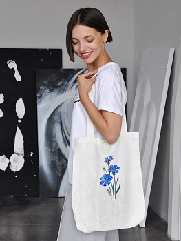 Сумка в молочном цвете с вышивкой "Василек"