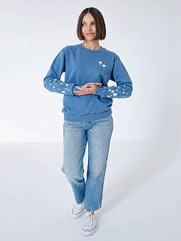 Женский свитшот джинсового цвета прямого кроя с вышивкой "Крокусы"