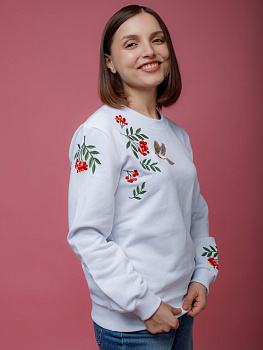 Женский свитшот белый прямого кроя с вышивкой "Рябинка"
