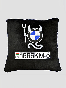 Подушка черная "BMW" с гос. номером, 33x33 см