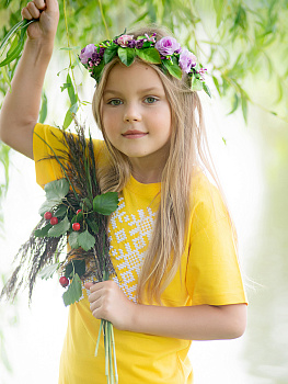 Детская футболка желтая с белой вышивкой "Ярыла"