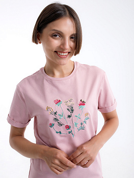 Женская футболка цвета пыльная роза оверсайз с вышивкой "Клевер"