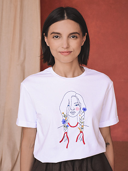 Женская белая футболка оверсайз с вышивкой "Девушка с косичками"