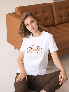 Женская белая футболка оверсайз с вышивкой "TRAVEL"