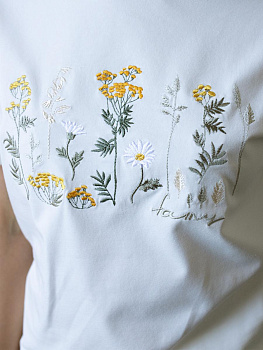 Женская молочная футболка со спущенным плечом с вышивкой "Солнечное настроение"