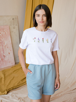 Женская белая футболка оверсайз с вышивкой "5 flowers"