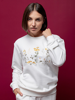 Женский свитшот молочный прямого кроя с вышивкой "Солнечное настроение"
