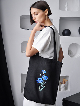 Сумка черная с вышивкой "Василек"
