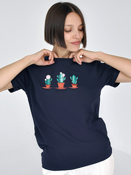 Женская темно-синяя футболка оверсайз с вышивкой "Кактусы"