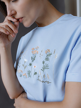 Женская футболка голубая  оверсайз с вышивкой "Солнечное настроение"